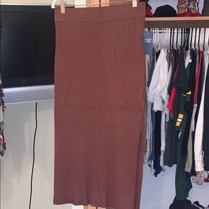 Maroon midi Skirt!